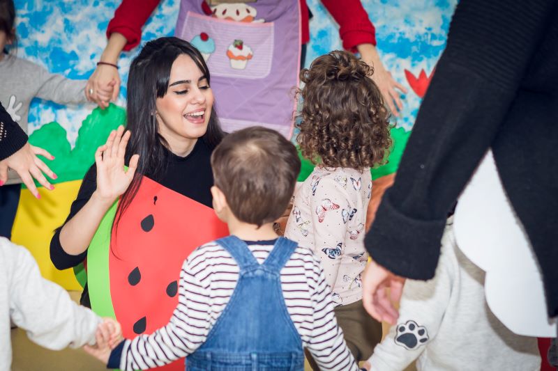 cómo enseña un educador infantil hábitos saludables